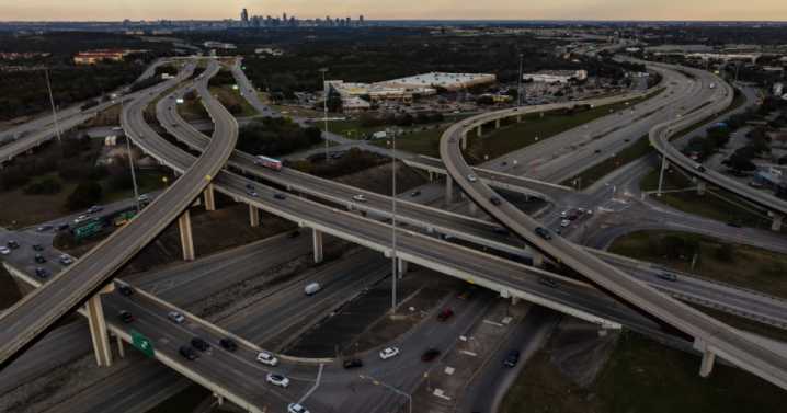 Car-dominant Texas needs more public transit to meet mobility demands, TxDOT report says