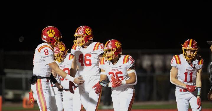 Batavia sets tone early, advances to fourth straight Class 7A quarterfinal with win over Glenbard East