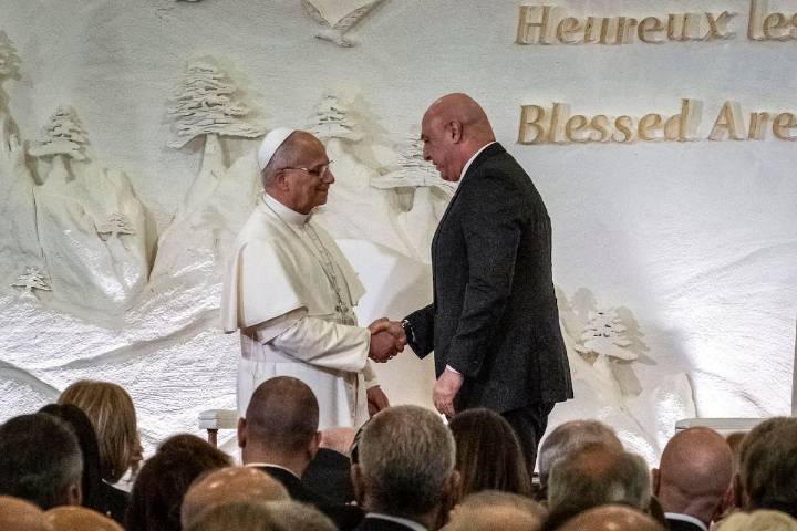 El papa León XIV pide a su llegada a Líbano “anteponer la paz a todo lo demás”