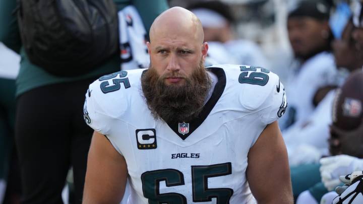 Report: Lane Johnson will not require surgery on his foot injury