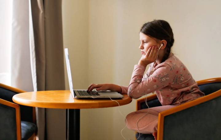 Charlas para una práctica segura y responsable de los adolescentes en plataformas y redes sociales