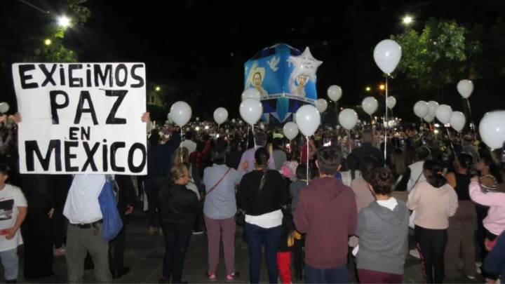 ‘Ya es mucha la sangre derramada’, critica clérigo en último novenario de Carlos Manzo