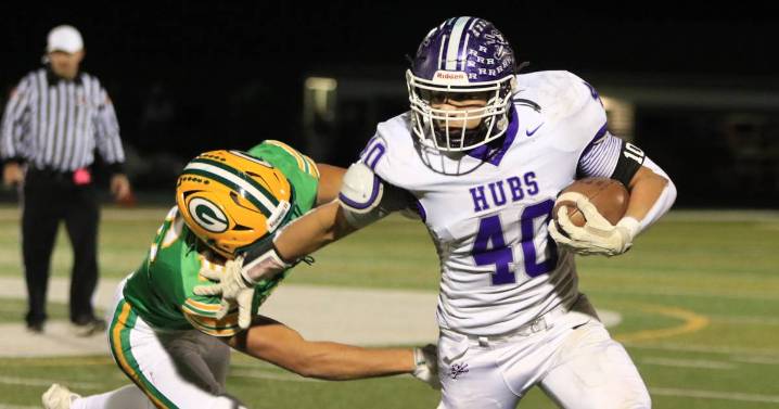 Geneseo recovers onside kick, drills game winner at buzzer to beat Rochelle 16