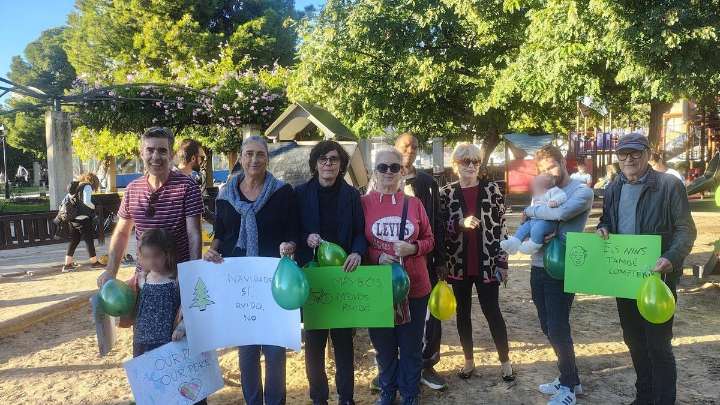 Los vecinos protestan contra el mercado navideño de Sa Feixina: «Van a privatizar el parque a unos extranjeros durante dos meses sin que el Ayuntamiento vea un duro»