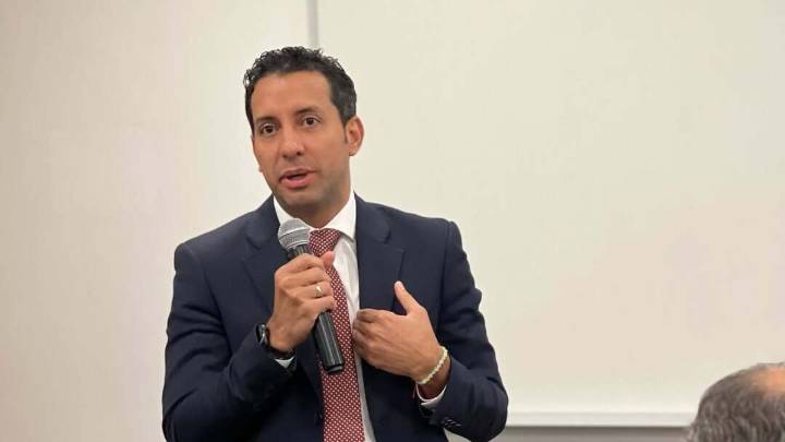 Cruce de versiones entre el Partido de la U y el presidente de la Cámara, Julián López, sobre la suspensión de la sanción en su contra