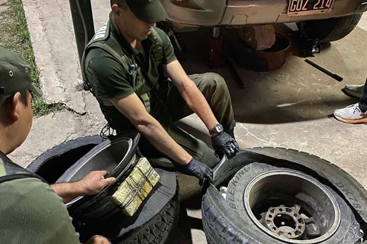 Detienen a taxista tucumano en Corrientes por narcotráfico: intentaba cruzar a Brasil