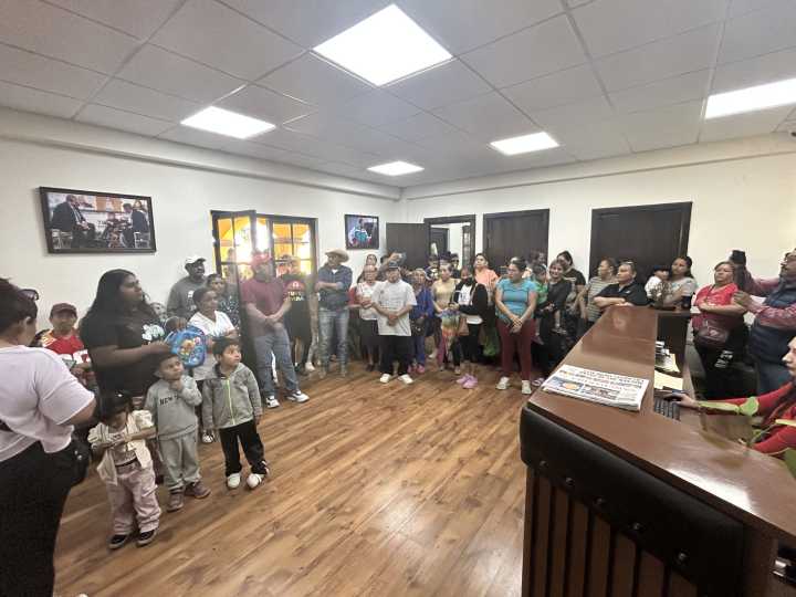 Autoridades responden a vecinos de Urbivilla; reforzarán servicio de agua con pipas y monitoreo