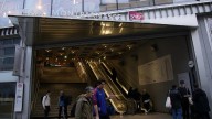 La policía tirotea a un hombre armado con un cuchillo en una estación de París