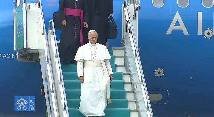 El papa León XIV realiza su primer viaje internacional, llega a Turquía donde estará 4 días