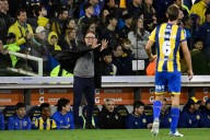 “Les debe romper los huevos”: la furia de Holan por las críticas al título otorgado a Rosario Central en Argentina