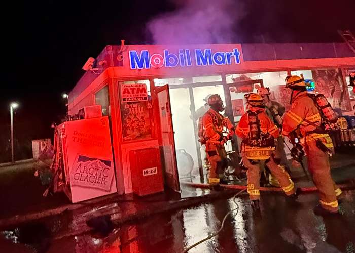 Gas station convenience store burns
