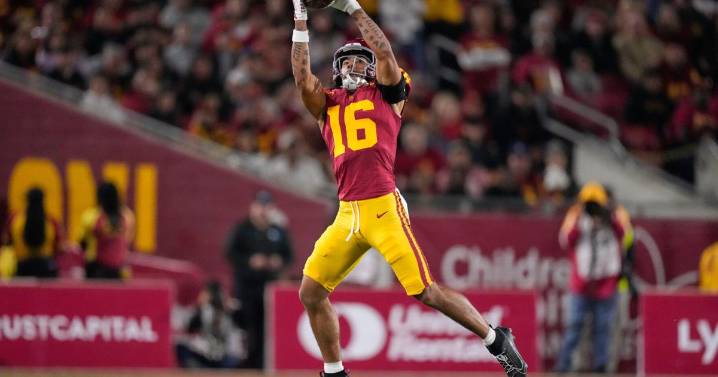 Lemon scores through air, on ground in No. 20 USC's win over Northwestern