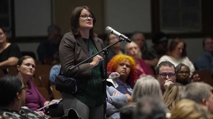 Parents voice frustration as state takeover of Fort Worth ISD moves forward