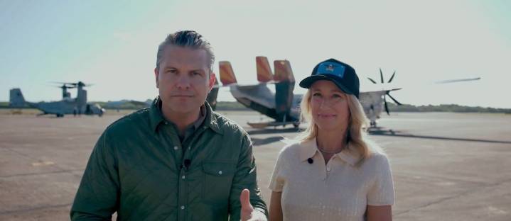 Pete Hegseth, secretario de Guerra de EU, visita el portaaviones Gerald R. Ford en el Caribe