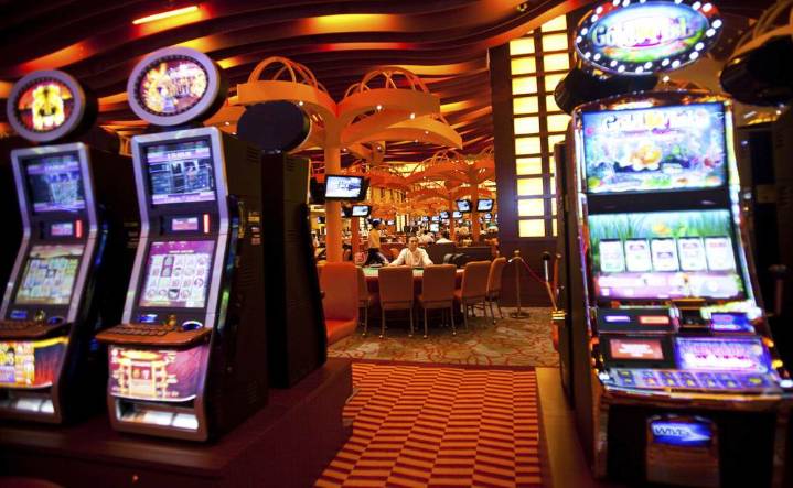 UIF bloquea a 13 casinos por presunto lavado de dinero; presentará denuncias ante la FGR