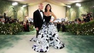 La Gala del Met enfrenta críticas por el patrocinio de Jeff Bezos y su esposa Lauren Sánchez. Esto opina Anna Wintour