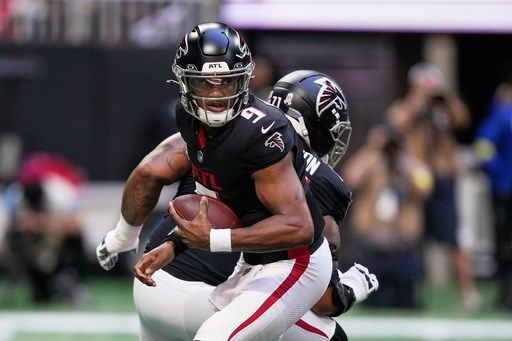 Falcons QB Michael Penix injures knee against Panthers and replaced by Kirk Cousins