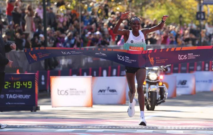 La keniana Hellen Obiri gana con récord el Maratón de NY
