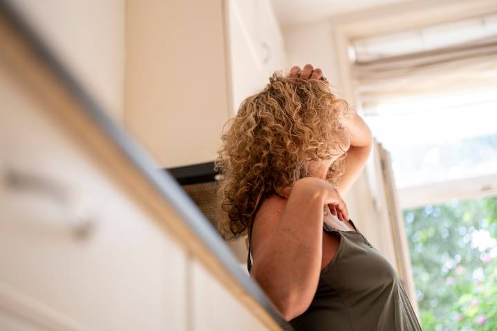 Dear Annie: Noisy couple disrupts my quiet home