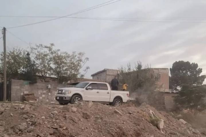 Pide ayuda para localizar al Cochino de la Semana, tiró basura en arroyo