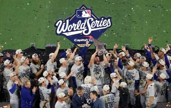 Ganan Dodgers bicampeonato de Serie Mundial