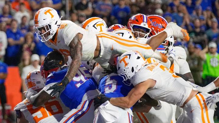 No. 20 Tennessee dominates, wins at Florida for 1st time since 2003