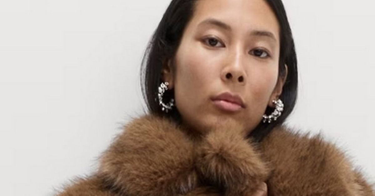 Shoppers 'feel glamorous' in 'luxurious' £20 off Marks and Spencer coat 'perfect for any age group'