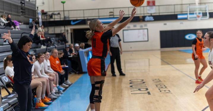 Morristown East girls suffer first loss of season to Clinton