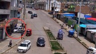 Mujer pierde el control de su auto y se empotra contra pollería en Huancayo