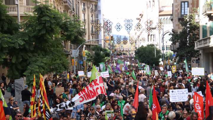 Los profesores catalanes toman la calle: exigen mejoras salariales y menos burocracia