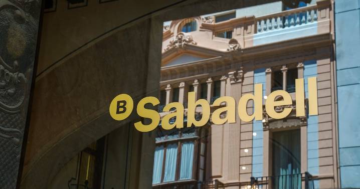Banco Sabadell anuncia cambios directivos en México tras fracaso de compra de BBVA