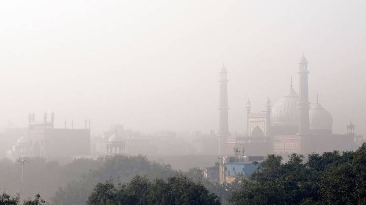 Delhi records season’s worst air, AQI soars to ‘severe’ 423