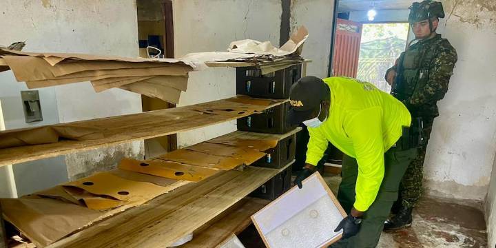 Desmantelan laboratorio de cocaína del Clan del Golfo en Antioquia: usaban cajas de banano y piña para exportar al exterior