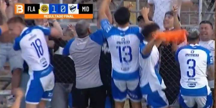 Midland se consagró campeón absoluto y logró un histórico ascenso a la B Nacional: el festejo de Agustín Orion en la tribuna