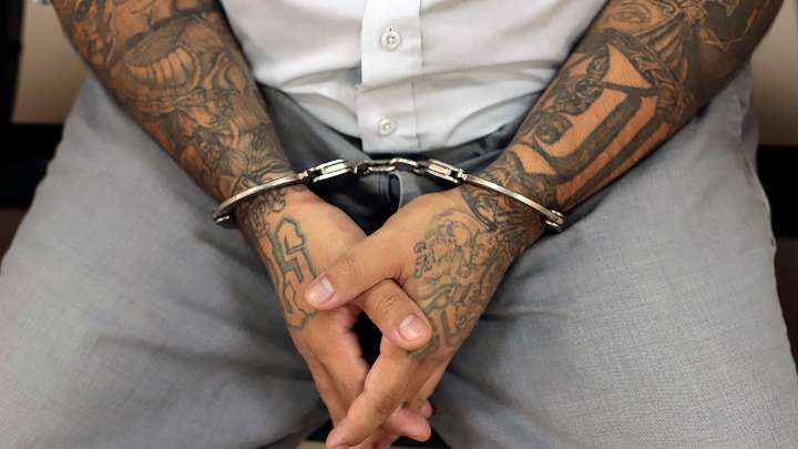 Acusan a miembros de la MS-13 de utilizar zonas montañosas de Los Ángeles para cometer crímenes