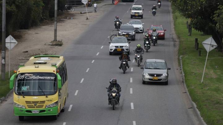 Comprar carro sería más costoso por decreto del Gobierno Petro: estas serían las marcas afectadas