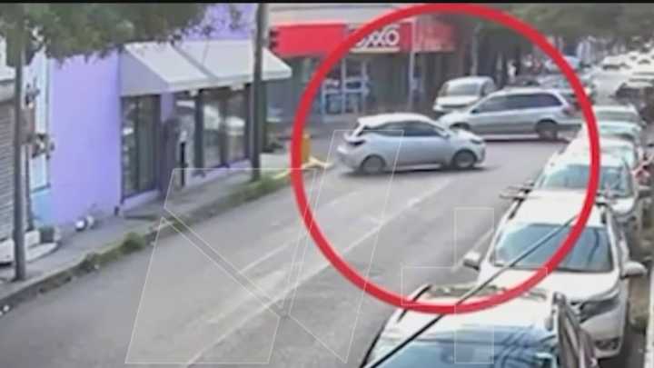 Registran al Menos Seis Choques en Cruce de Aramberri y Zaragoza en Centro de Monterrey