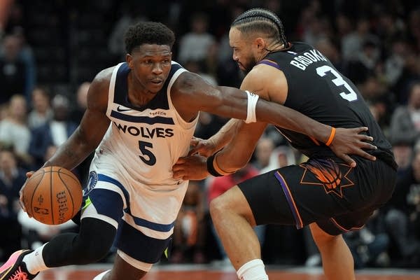 Wolves collapse in final-minute loss to Suns