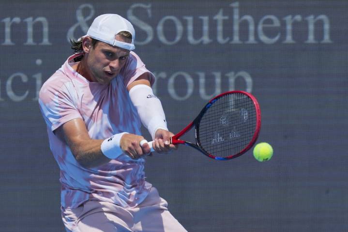 Deadspin | Belgium sweeps France to kick off Davis Cup quarterfinals