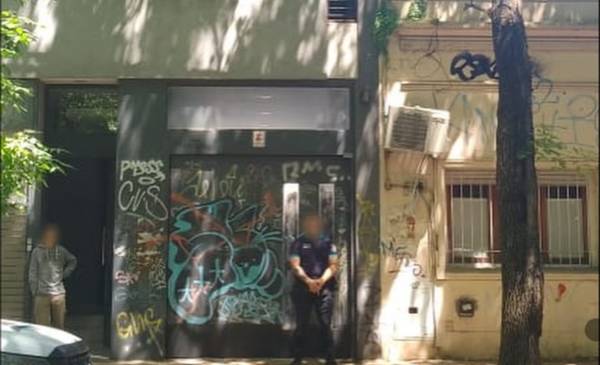 Captaron in fraganti a dos "hombres araña" en el Centro y los atraparon cuando intentaban fugarse