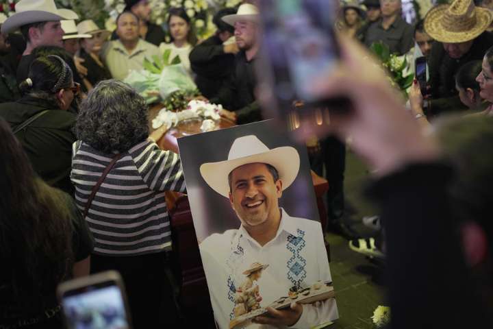 Fiscalía confirma muerte de presunto implicado en asesinato de alcalde en oeste de México