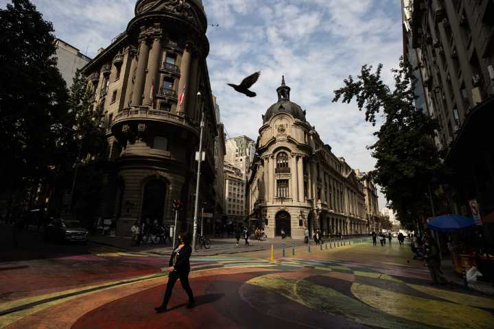 La bolsa de Santiago abre con un alza del 3% tras la primera vuelta presidencial