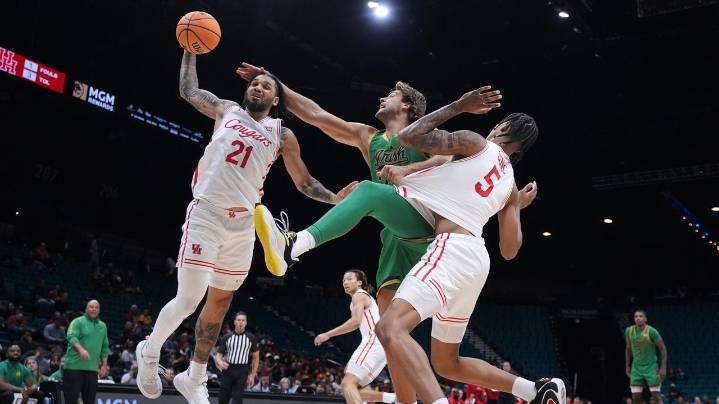 No. 3 Houston beats Notre Dame 66-56 in consolation game of the Players Era Championship