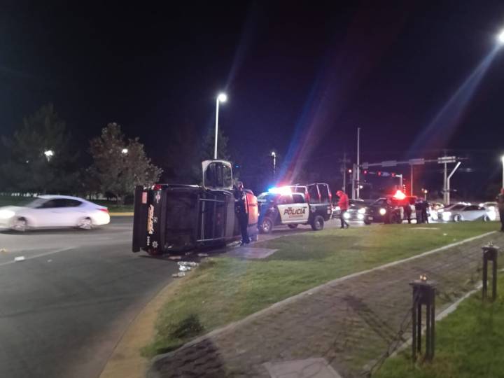 Ignora alto de la Guardia Nacional y desata balacera; patrulla acaba volcada