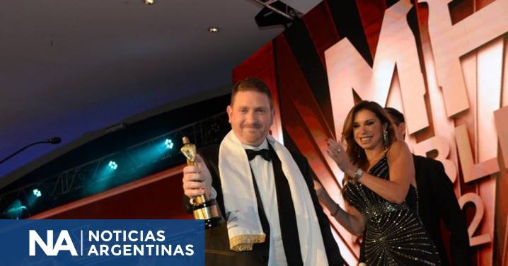 Jony Viale, ganador del Martín Fierro de Cable