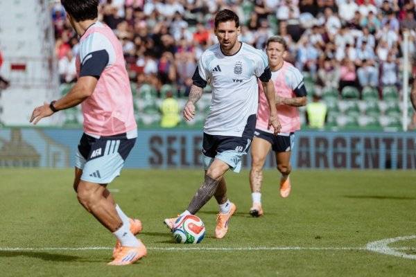 VIDEO: Locura por la llegada de Messi a Angola