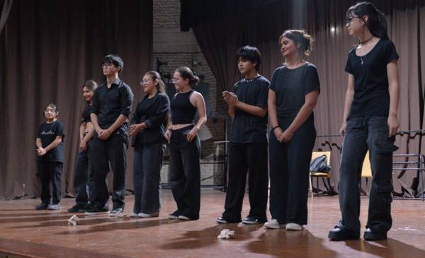 Cierre anual del taller de teatro para adolescentes en el «José Hernández»