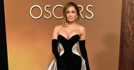 Jennifer Lopez's Hourglass-Inspired Gown Is Impossible to Ignore