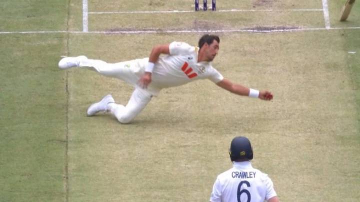 Cricket Mitchell Starc Catch Video: Watch Aussie Pacer Take Sensational Diving Catch Off His Own Bowling to Dismiss Zak Crawley During AUS vs ENG 1st Test in Ashes 2025
