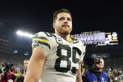 NFL Doctor Gives Bad Tucker Kraft Injury Update as Packers TE Gets Carted Off vs. Panthers Jordan Love's security blanket, Tucker Kraft, goes down in the Week 9 clash with the Panthers; how serious is